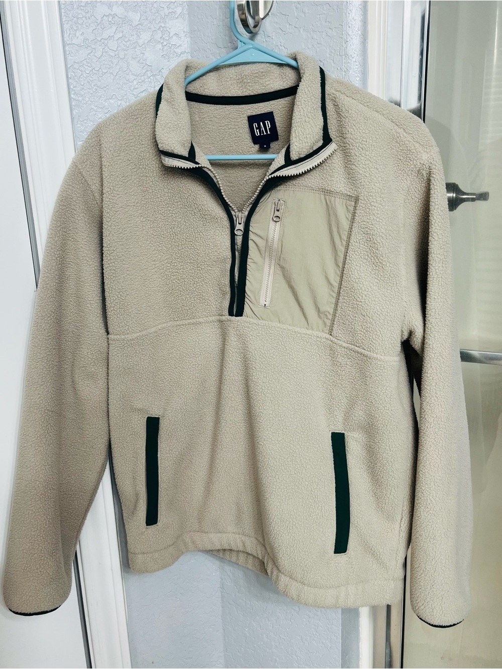 GAP Men's Cream Half-Zip Fleece Pullover with Dark Trim